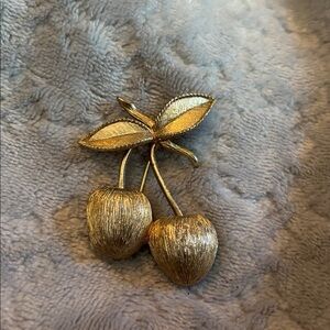 Sarah Coventry Vintage Brushed Gold Tone Double Cherry Fruit Brooch Pin Signed
